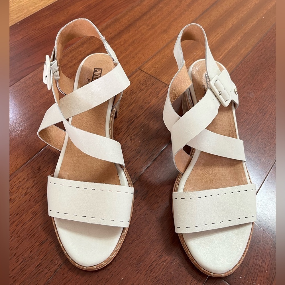 Pikolinos White Leather Sandals